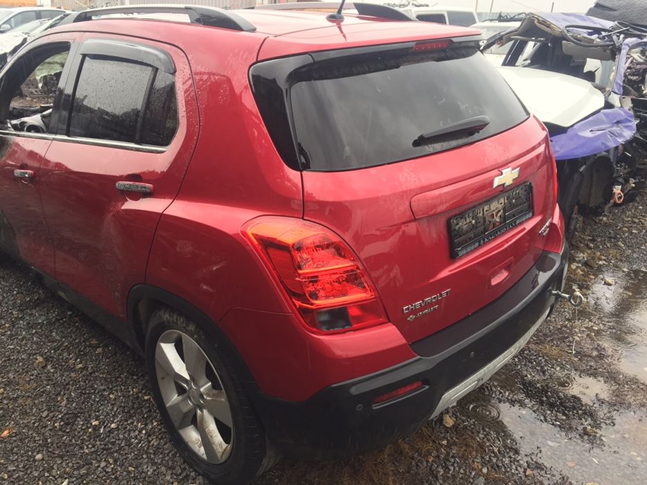 Запчасти двери Chevrolet Tracker Шевроле Трекер