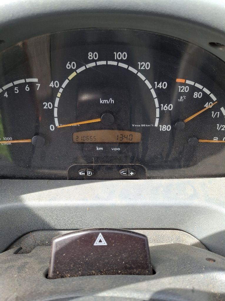 Mercedes Sprinter 208