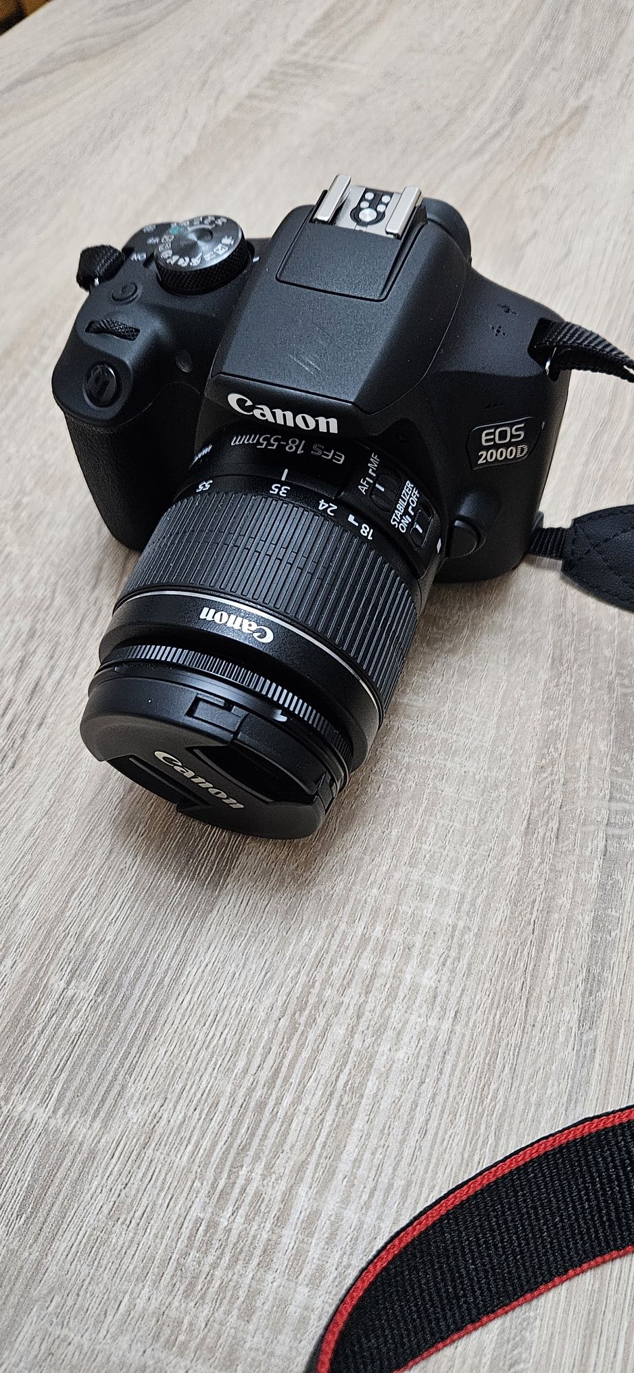 Неразличим от нов фотоапарат Canon eos 2000d + много подаръци