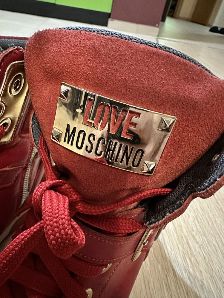 Кецове Love Moschino