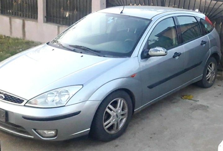Focus 1 - motor,radio CD,radiator,caseta,faruri,haion,triple,oglinzi