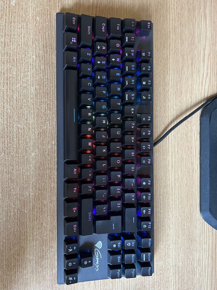 Vând tastatura mecanica Genesis Thor 300TKL