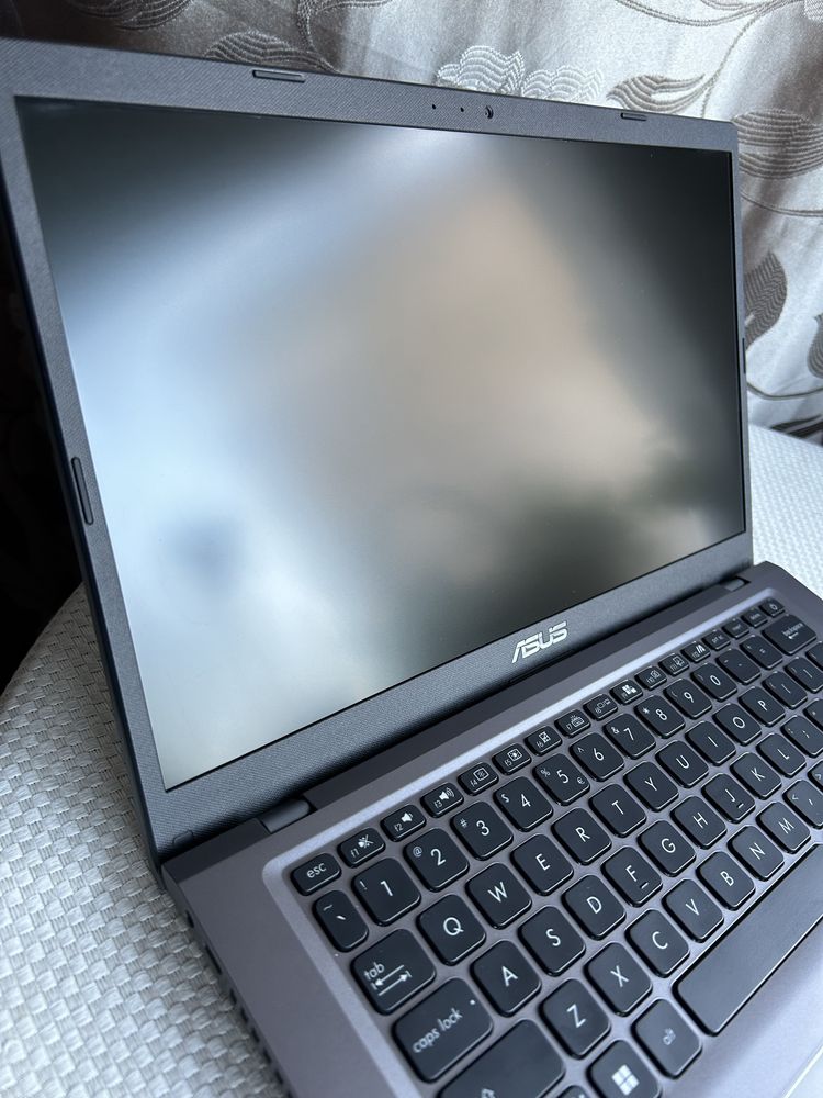 Laptop ASUS ultra portabil 14 inch full HD,amprenta,tasta. iluminata