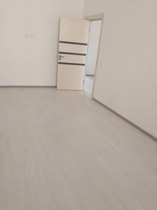 Квартира сотилади.Янгийул шахарда.