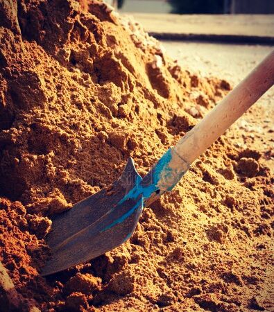 Песок в мешках по 25кг.