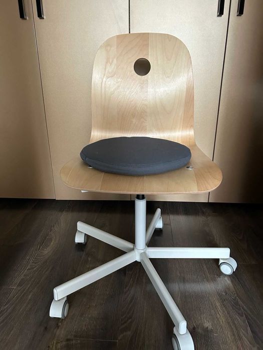 Birou bambus LILLÅSEN (Ikea) + scaun