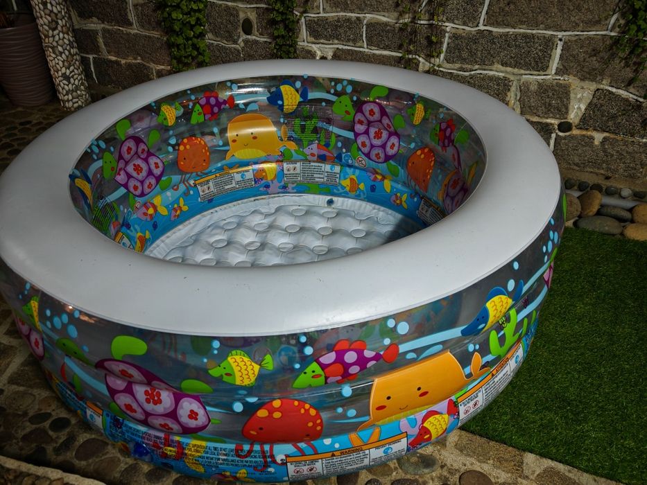 Надуваем басейн за деца