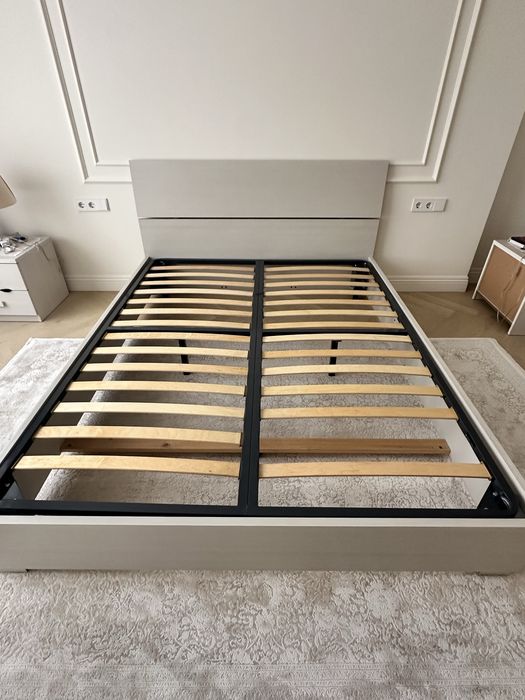 Двуспальная кровать 160 на 200, про-во Италия, без матраса