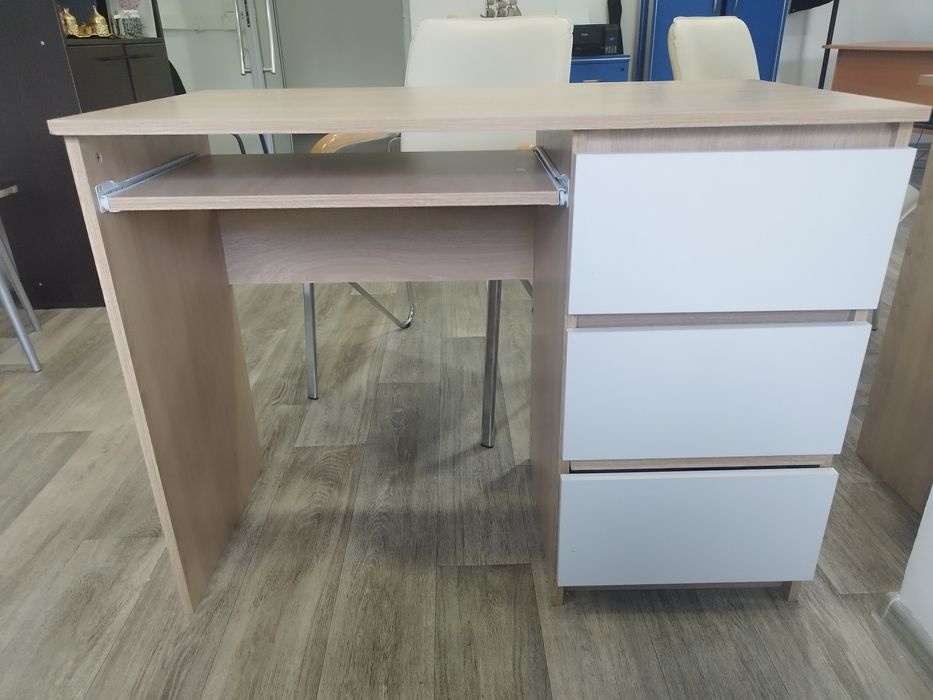 Продаются не дорого офисные столы и шкафы