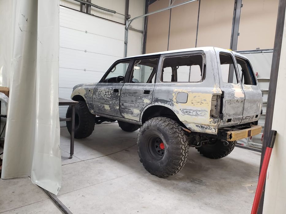 Toyota Land Cruiser off-road