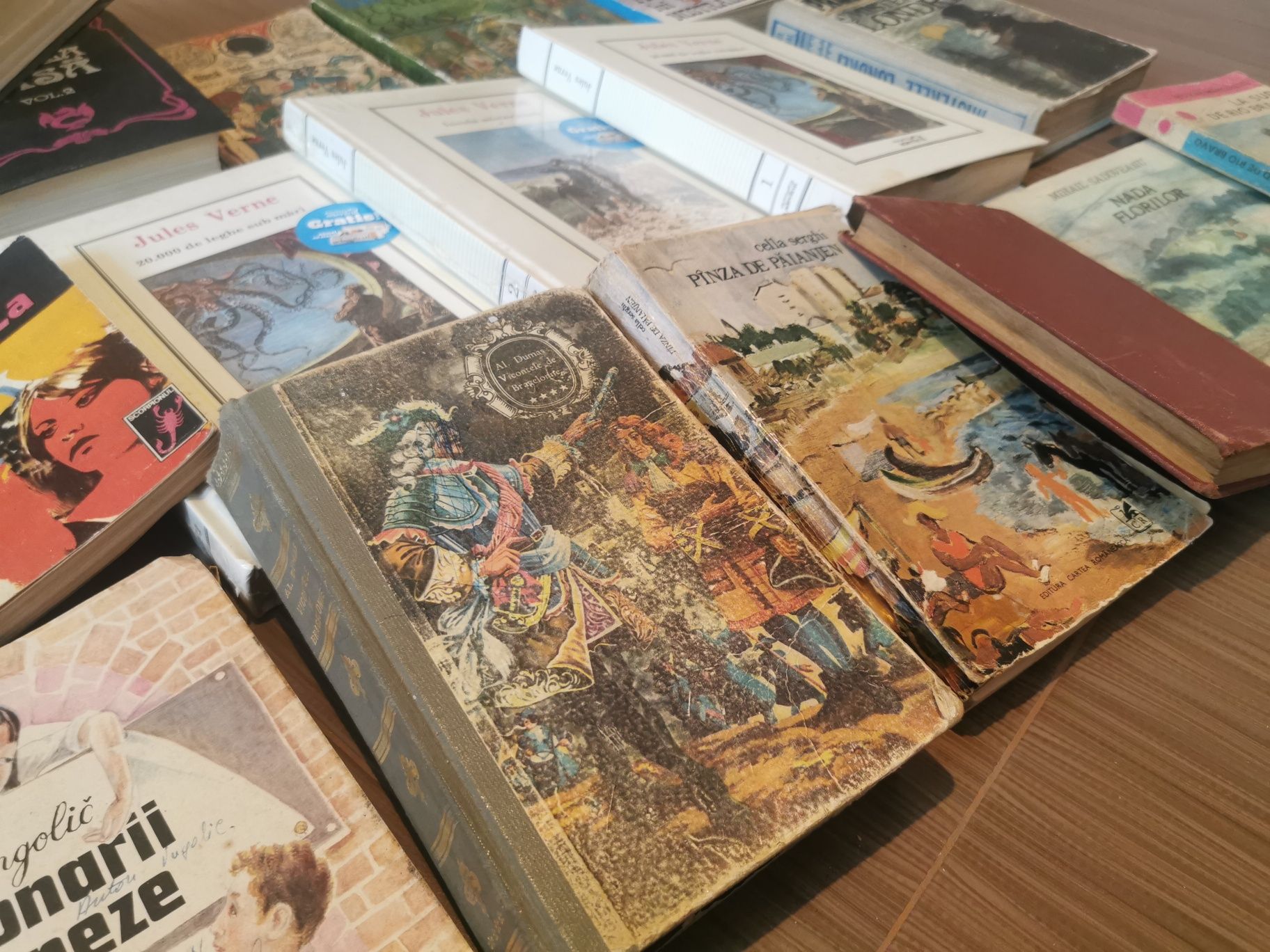 Cărți vechi și de colecție