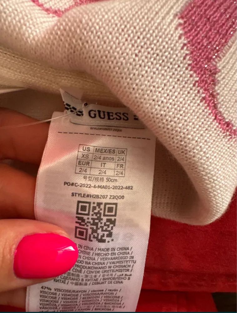 Guess- детска шапка 2-4 г