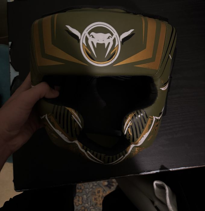 Шлем для бокса.