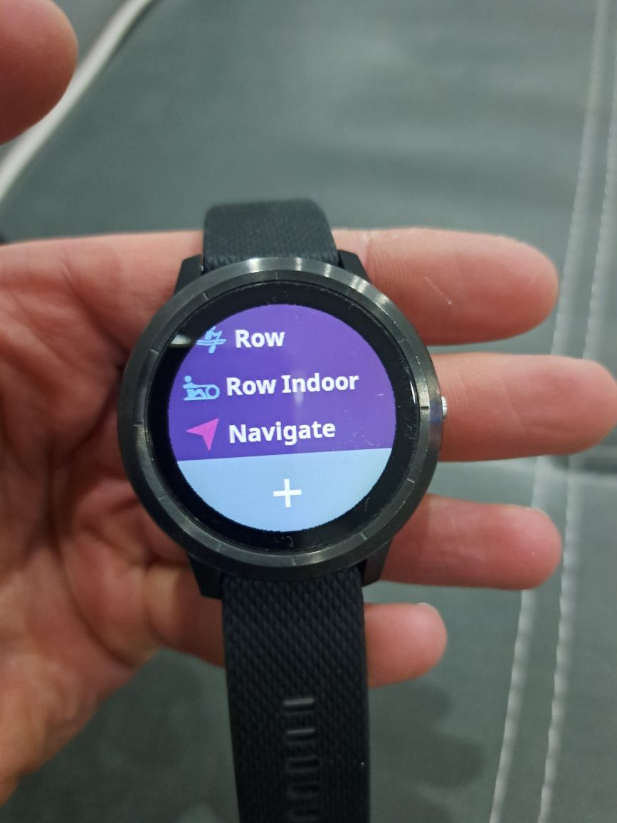 Смарт часовник Garmin Vivoactive 3