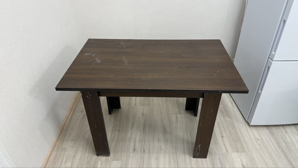 Отдам стол бесплатано