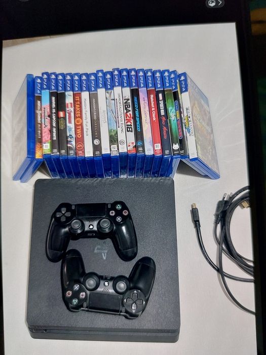 Ps4+ 2 manete+ jocuri