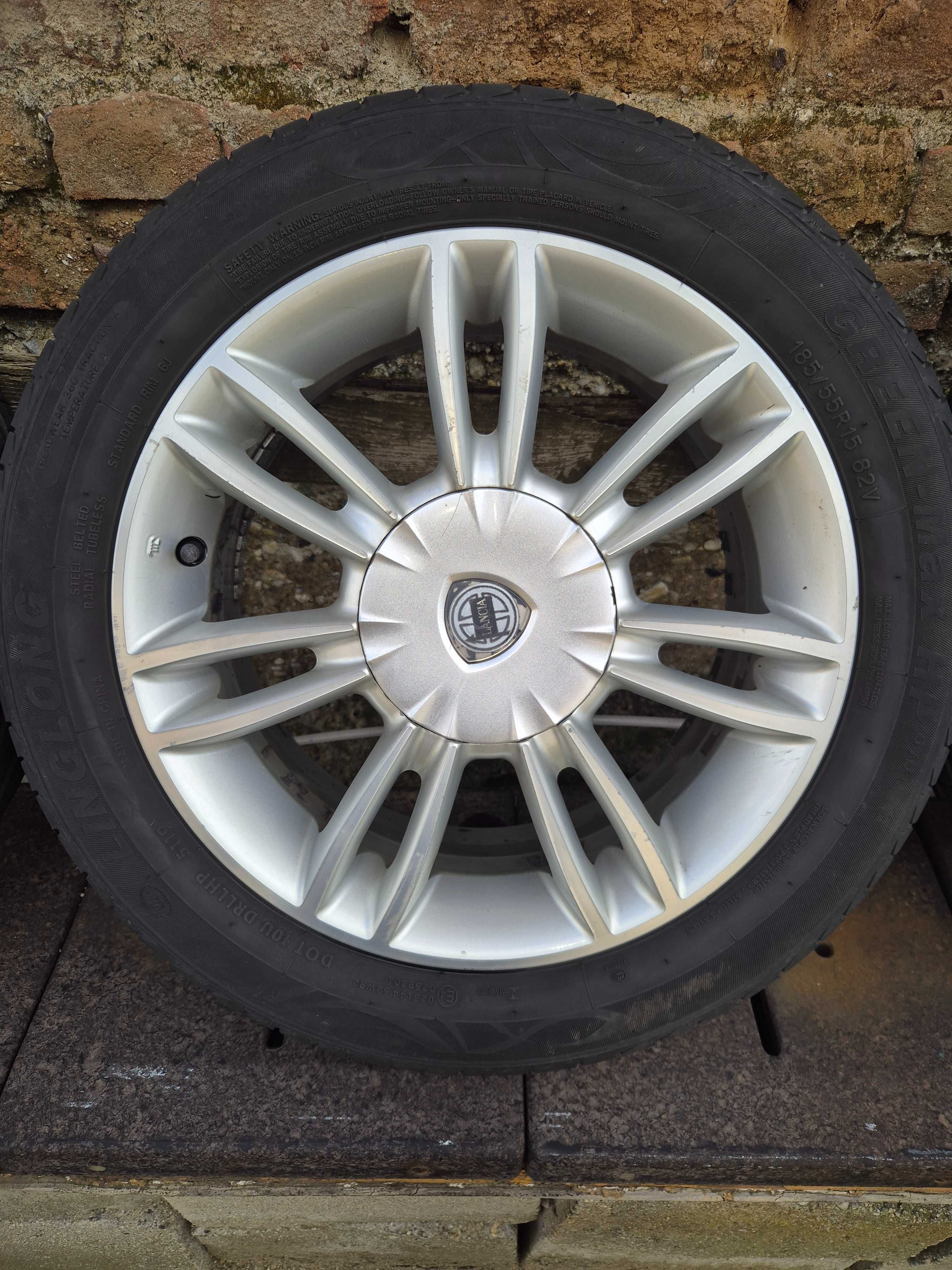 Продавам лети джанти с комплект гуми 185/55/R15, 4x98