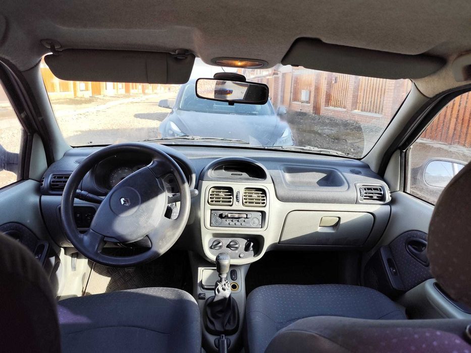 Vând Renault Clio 1.4 gpl.Pretul este fix-3400 lei