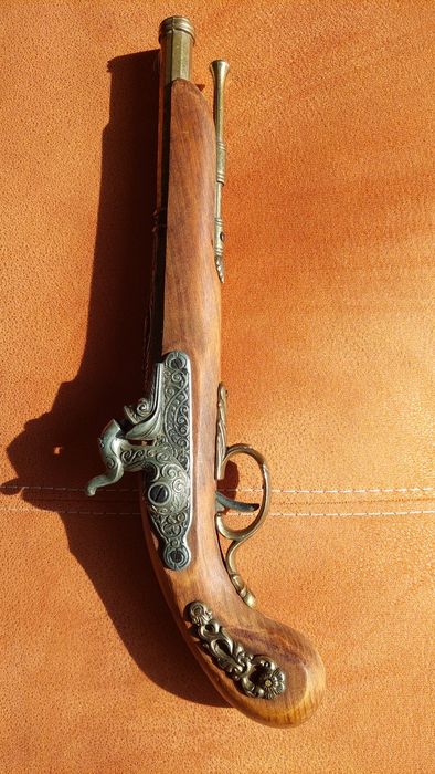 Pistol medieval vintage