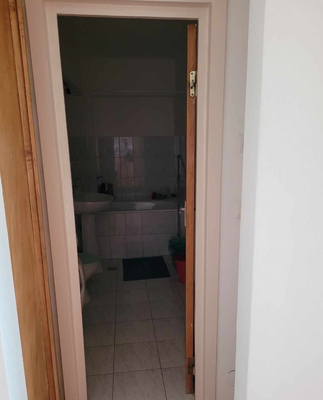 Închiriez apartament 3 camere