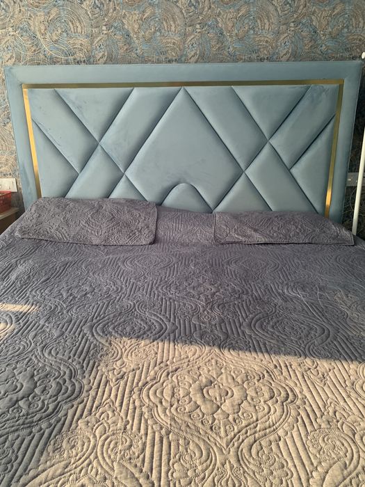 Кровать двухспальную с ортопедическим матрасом