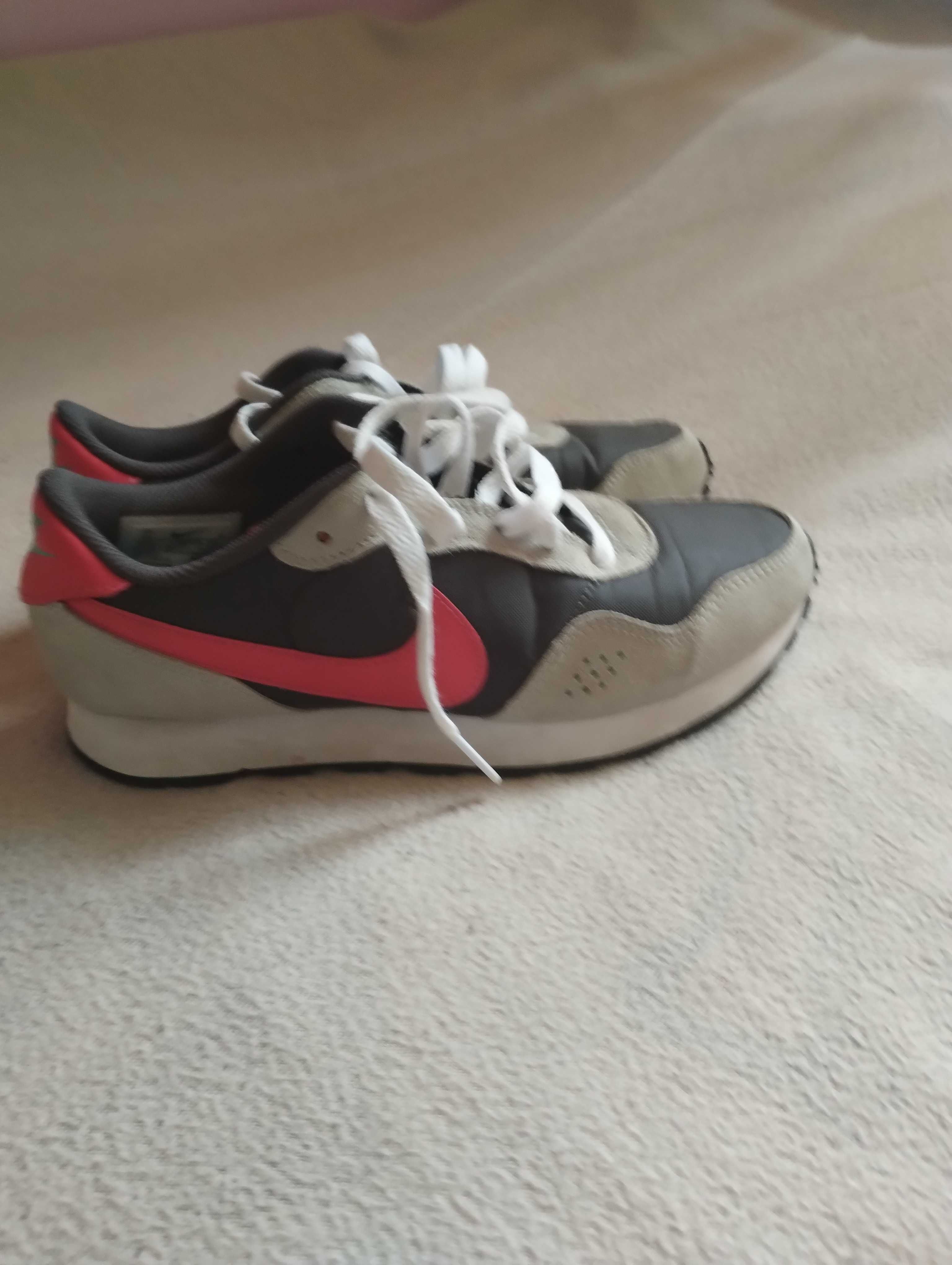 Маратонки NIKE Eur 36