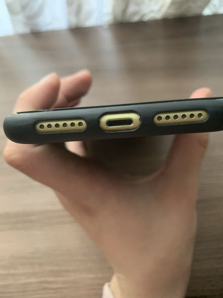 продам iPhone 11, в идеальном состоянии