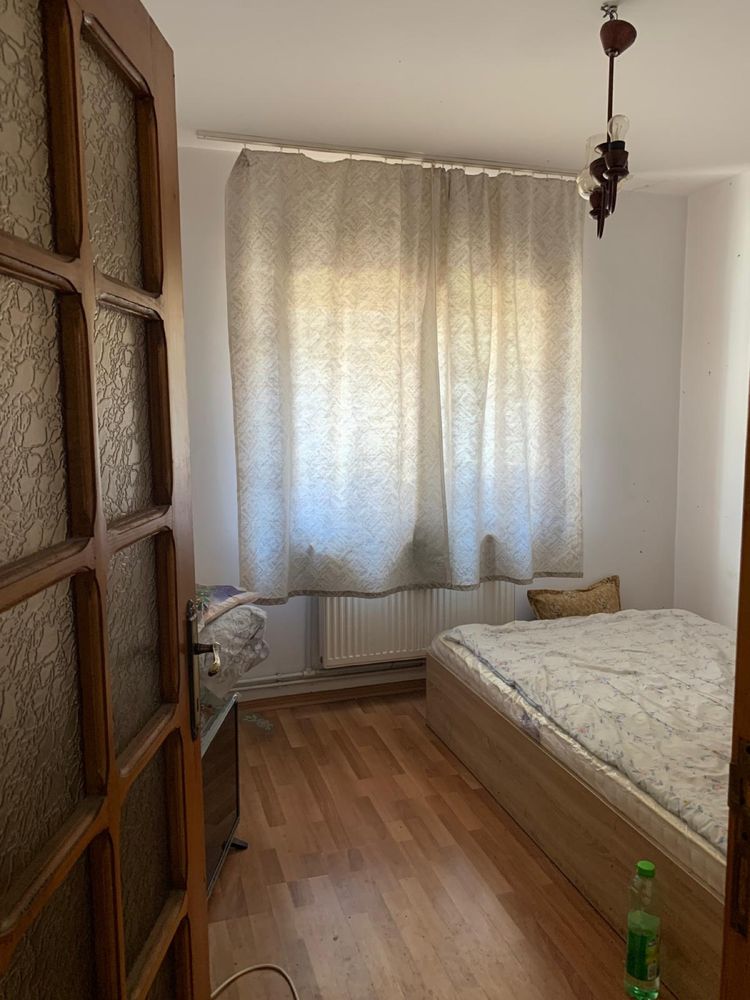 Apartament 4 Camere, Calarasi, str. Belsugului nr 2. Zona Orizont.