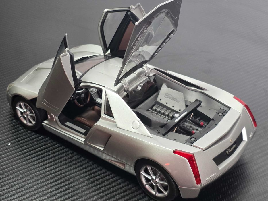 Macheta Auto 1/18 Hotwheels Cadillac Cien