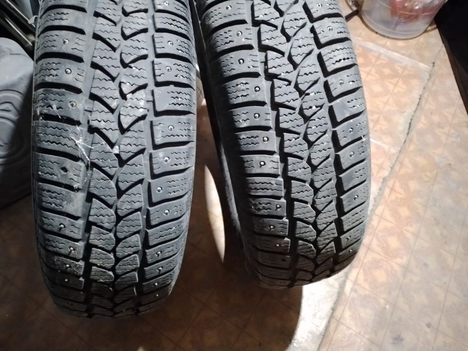 Продаю шины 2штук