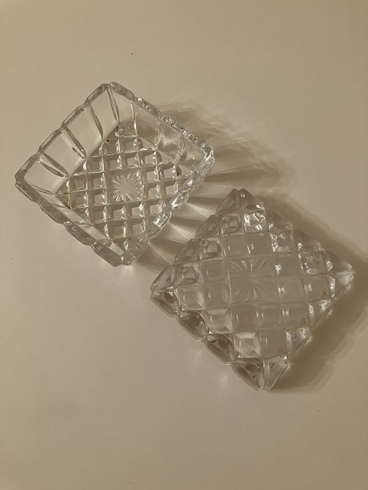 Шкатулки из пластика и хрусталя