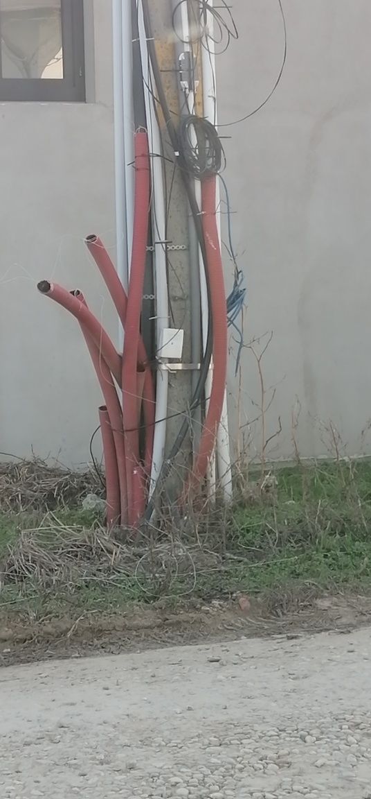 Teren la 400m de Bulevardul Principal. Gaz și Curent. Comuna Berceni