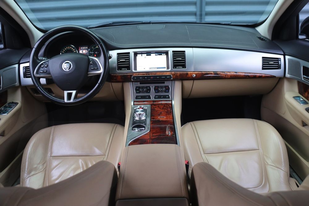 Jaguar XF / 2012 / Facelift / Rate / Garantie