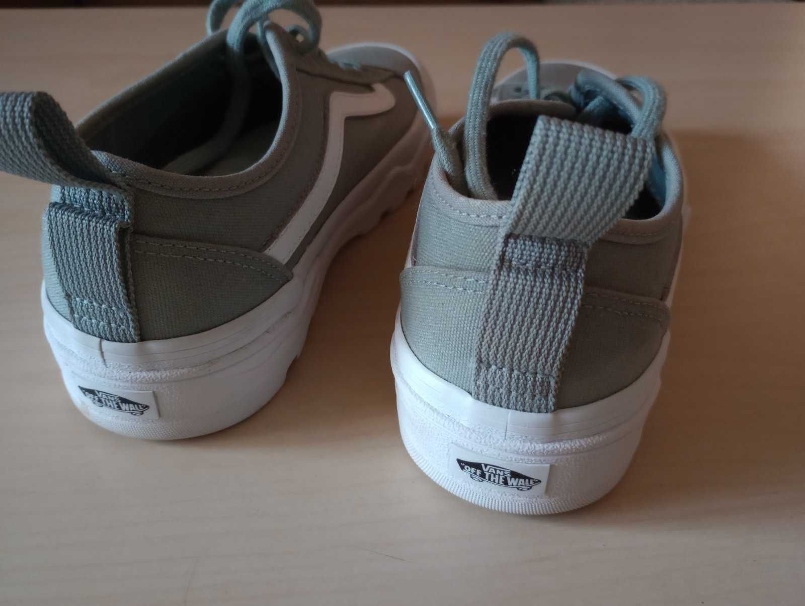 Зелени кецове Vans