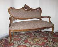 Canapea doua locuri ,stilul LudovicXV.probabil din lemn de nuc