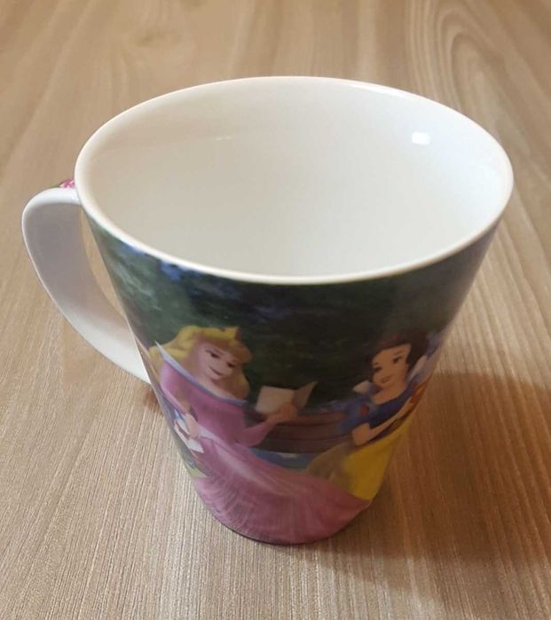 Set cu prințesele Disney cană mare și magnet