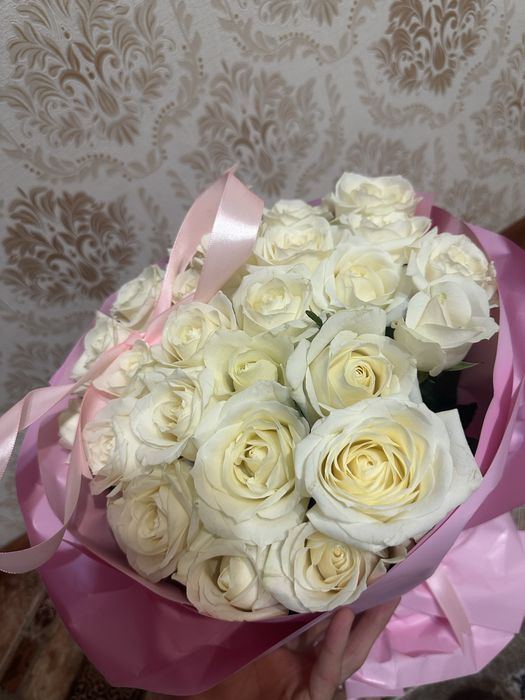 Цветы 25 шт, белые розы