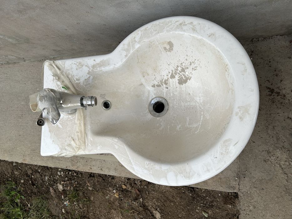 Продам биде в отличном состоянии, не использовался. Имеется кран.