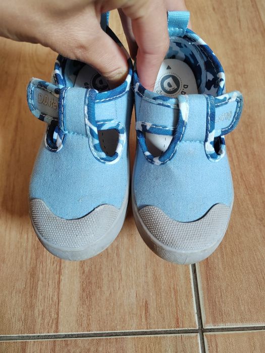 Vând teniși D.D.step