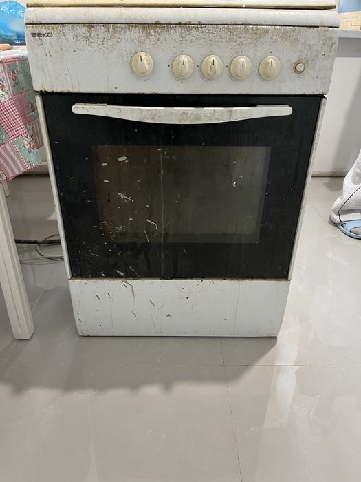 Газовая плита Beko БУ в рабочем состояний