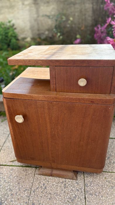 Продавам нощни шкафчета