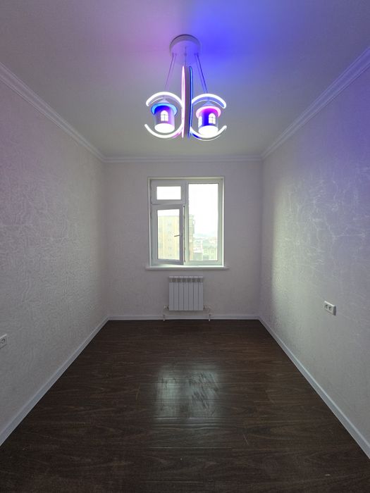 Sergeli rayondan 6a da 3/6/7 xonali uy sotiladi. Srochno.