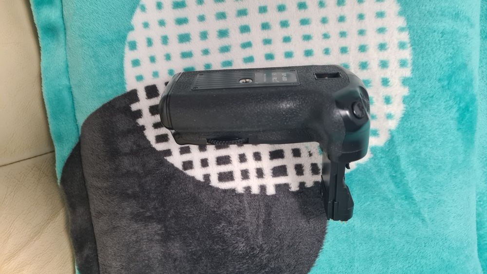 Vând baterie grip pentru 60D
