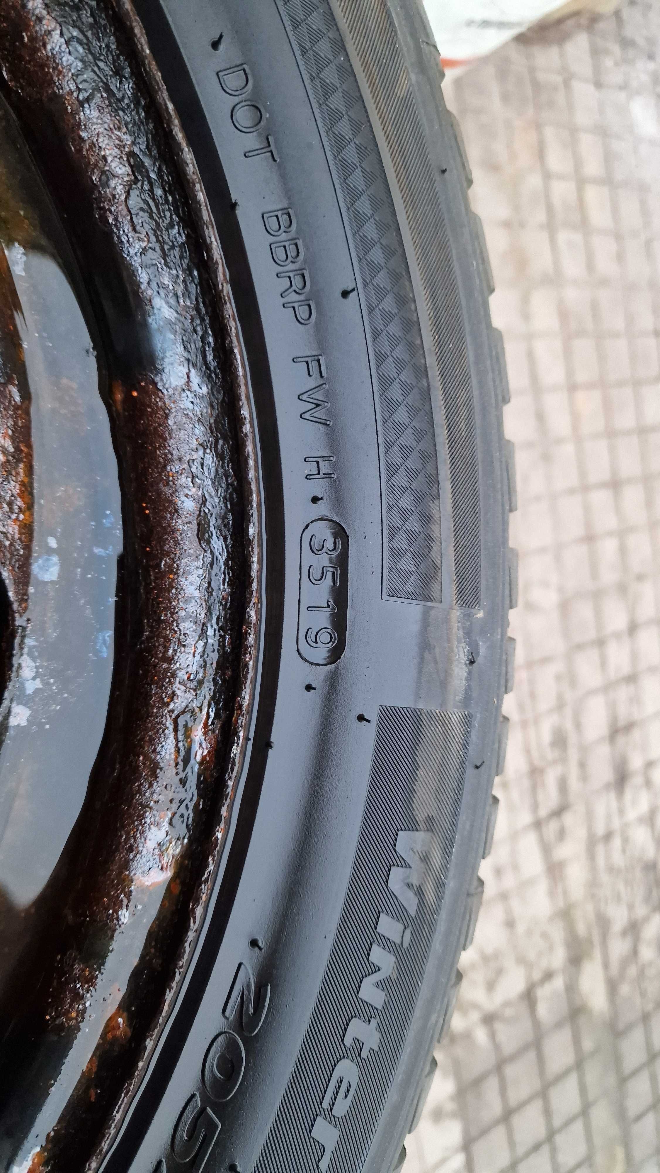 Метални джанти със зимни гуми Hankook 205 55 16