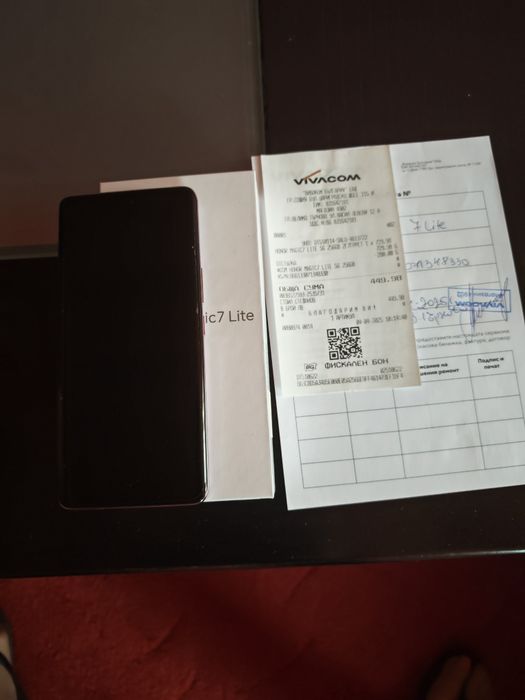 Продавам Хонор маджик 7 лайт!