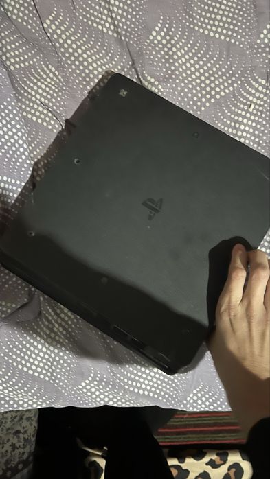 PlayStation 4 sotiladi 340$ kami bor