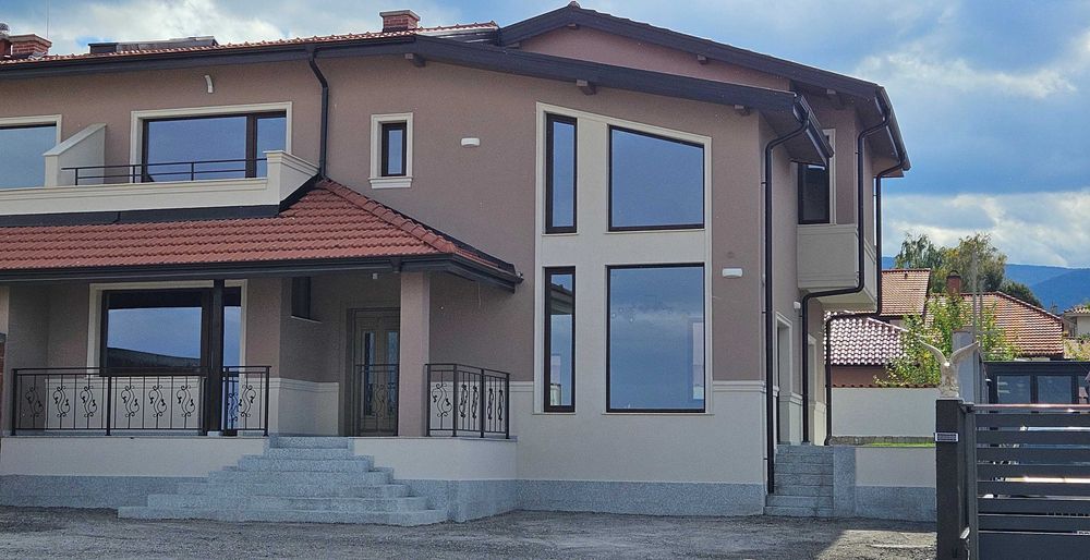 Къща в БЕЛАЩИЦА, ТОП локация, ПАНОРАМА към планината и града, АКТ 16