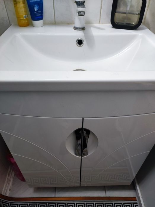 Раковина с тумбой