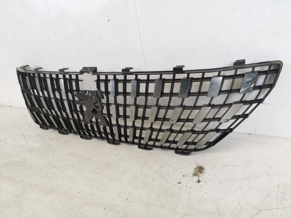 Предна радиаторна решетка Пежо / Peugeot 2 Оригинална, в добро състоян
