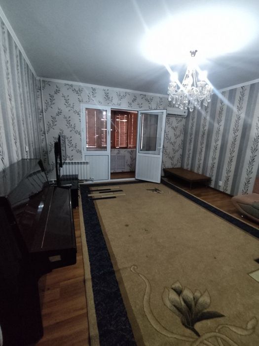 Сдаю квартиру в аренду Чиланзар Цквартал 2комнат 1этаж разделка
